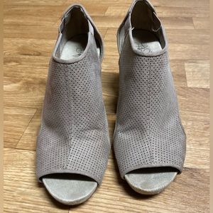 Life Stride wedges! Size 8 Womens. Color is “Mushroom”